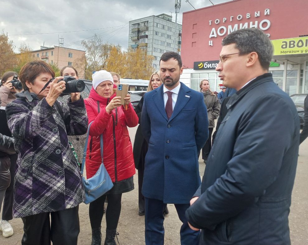 Алмаз Хакимов провел выездное совещание по развитию зарядной инфраструктуры для электротранспорта Алмаз Хакимов провел выездное совещание по развитию зарядной инфраструктуры для электротранспорта