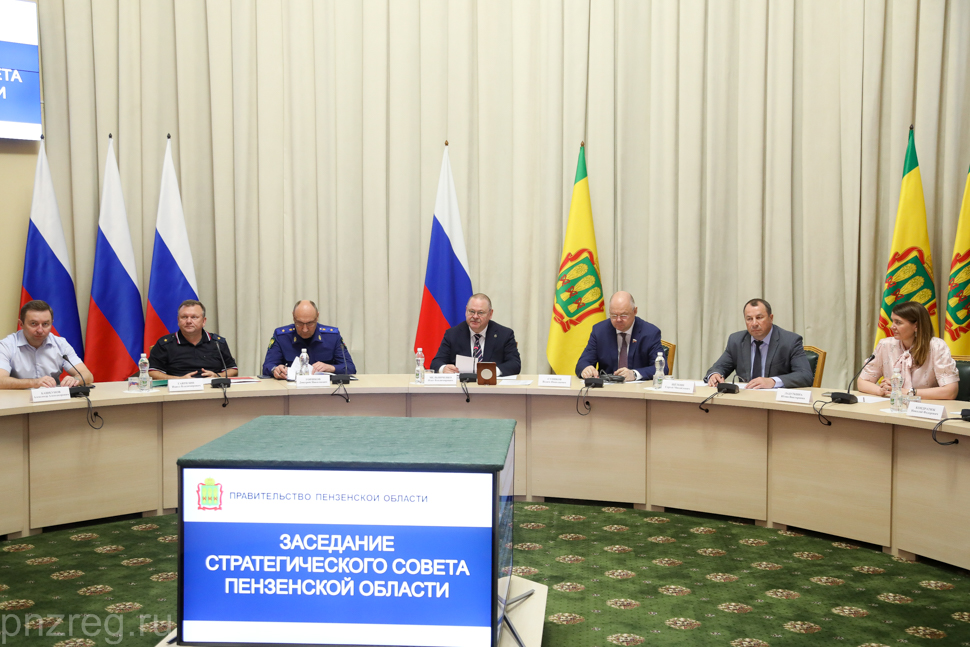 Олег Мельниченко обсудил с участниками Стратегического совета актуальные вопросы социально-экономического развития региона Олег Мельниченко обсудил с участниками Стратегического совета актуальные вопросы социально-экономического развития региона