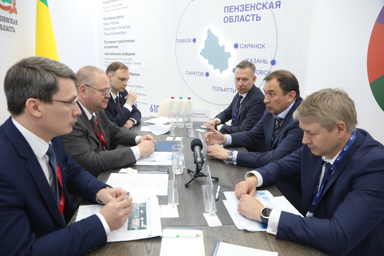 Губернатор обсудил с президентом ПАО «ТрансКонтейнер» увеличение объема контейнерных грузоперевозок Губернатор обсудил с президентом ПАО «ТрансКонтейнер» увеличение объема контейнерных грузоперевозок