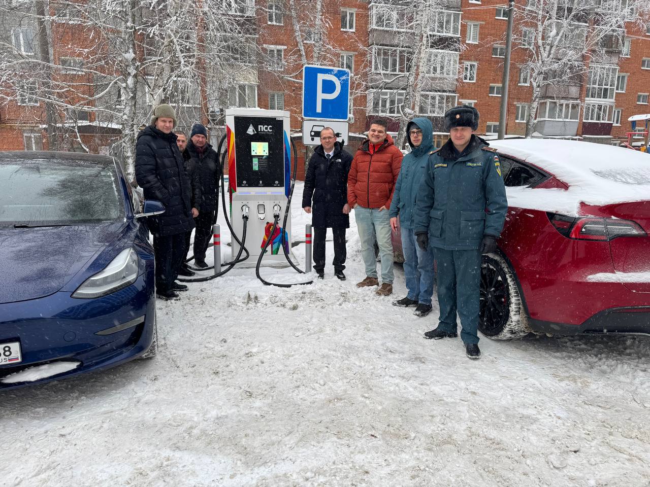 Роман Трялин принял участие в открытии новой электрозарядной станции в Пензе