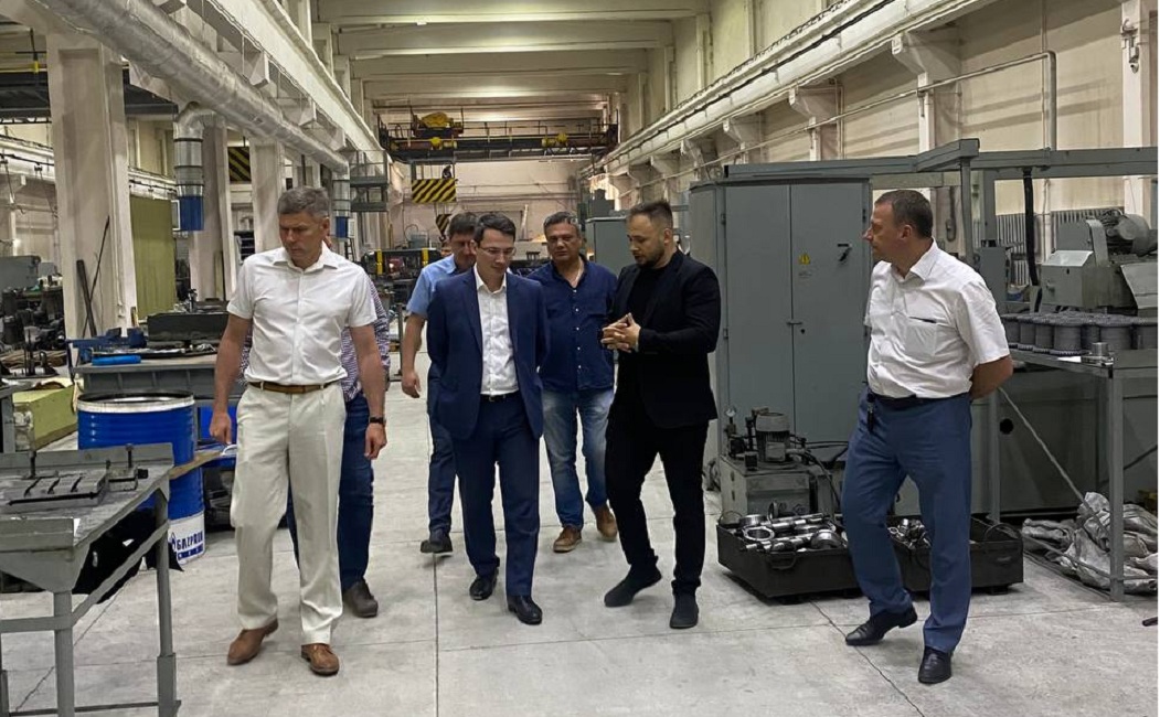 Алмаз Хакимов в ходе рабочего визита посетил предприятия–резидентов ТОСЭР «Заречный»