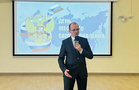 Роман Трялин поздравил сотрудников администрации Нижнеломовского района с Днем местного самоуправления Роман Трялин поздравил сотрудников администрации Нижнеломовского района с Днем местного самоуправления