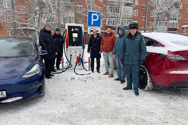 Роман Трялин принял участие в открытии новой электрозарядной станции в Пензе