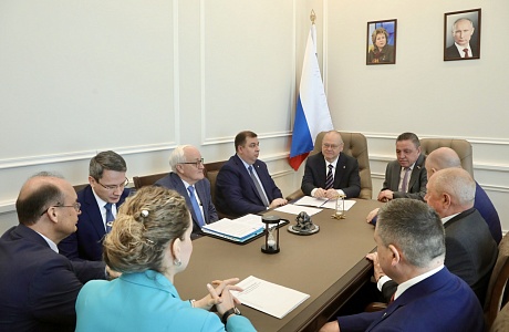 Олег Мельниченко проинформировал Вячеслава Тимченко о социально-экономическом развитии региона Олег Мельниченко проинформировал Вячеслава Тимченко о социально-экономическом развитии региона