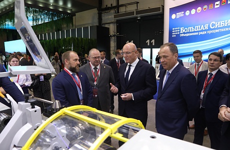 Олег Мельниченко презентовал потенциал региона Дмитрию Чернышенко и Игорю Комарову