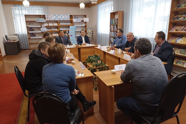 Министр экономического развития и промышленности встретился с бизнес-активом Сосновоборского района
