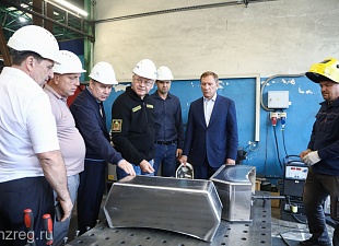 Олег Мельниченко поручил поддержать ГРАЗ в наращивании парка промышленных роботов Олег Мельниченко поручил поддержать ГРАЗ в наращивании парка промышленных роботов