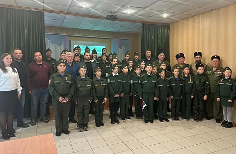 Пензенский холдинг «Маяк» взял шефство над кадетским классом Донецкой Народной Республики